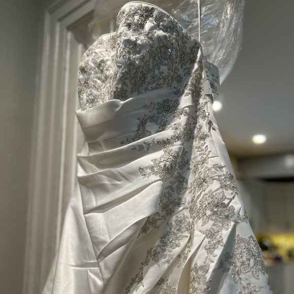 David’s Bridal - Picture 6 of 12